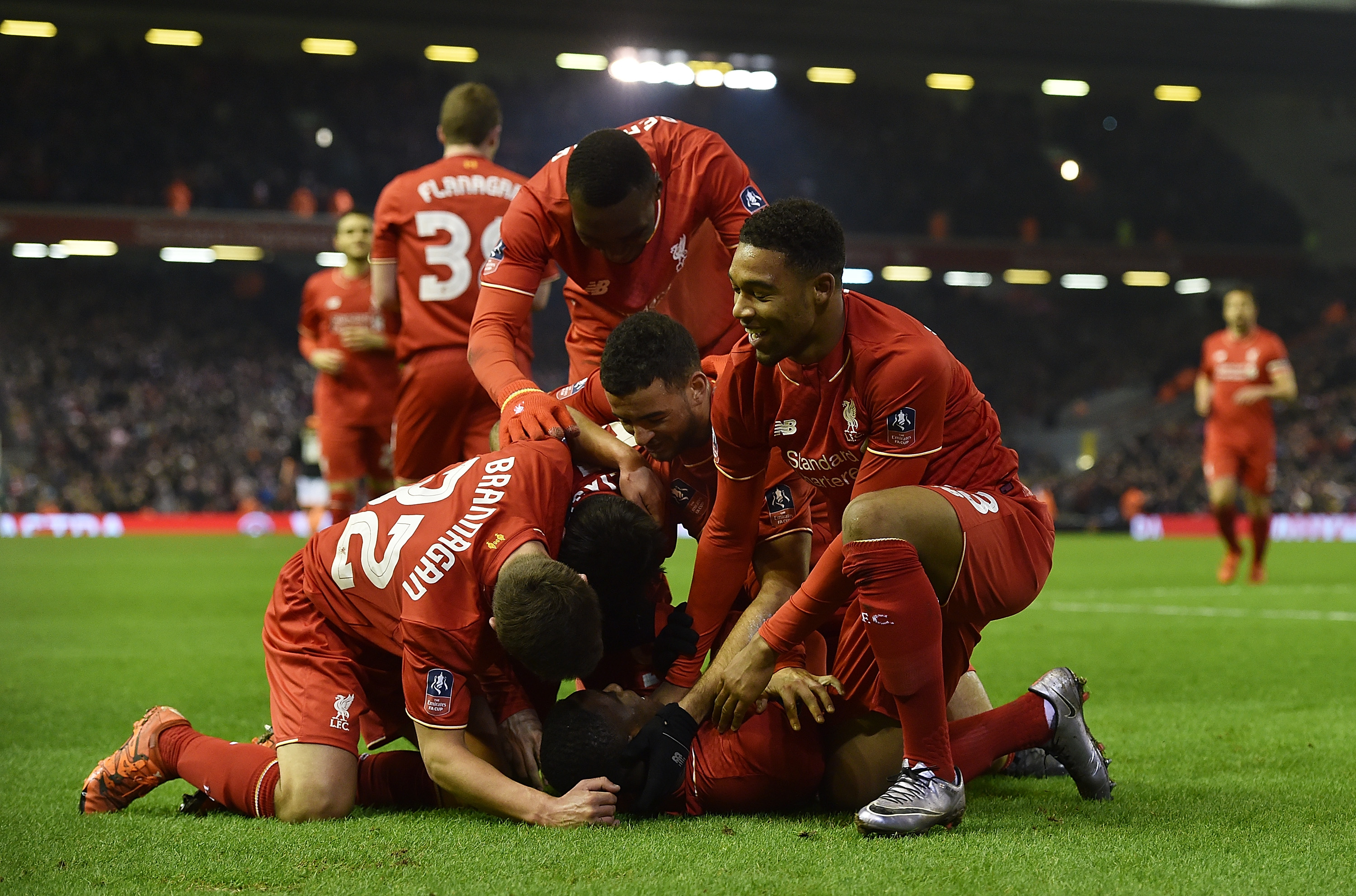 官方：西班牙队补召巴列卡诺前锋德弗鲁托斯进入大名单（官宣：西班牙队递补征召巴列卡诺前锋德弗鲁托斯入选大名单）