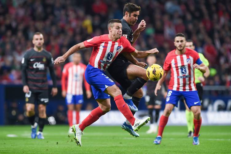 杨一鸣发文总结本赛季，动态中有多张与老东家成都交锋的画面（杨一鸣发文回顾赛季，晒多张对阵老东家成都的画面）