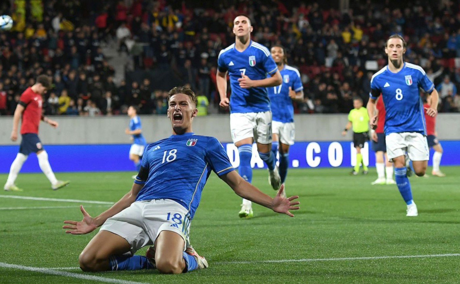 博斯：瑟洛特让球队难以应对；比赛前30分钟属于埃因霍温（博斯：瑟洛特让我们难以招架，前30分钟由埃因霍温主导）