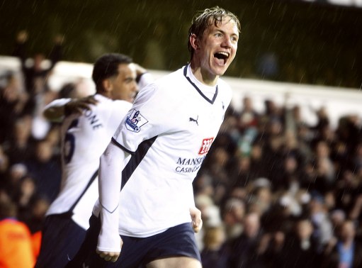 邵佳一会把青岛西海岸的这套5-4-1阵型自由切换...（邵佳一将灵活切换青岛西海岸的5-4-1阵型）