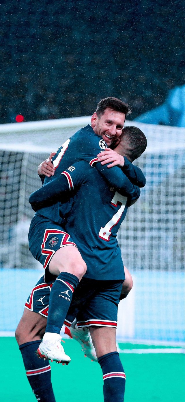 蒂亚戈：若瓜帅的足球是控制中的秩序，渣叔则是混乱中的自信（蒂亚戈：瓜迪奥拉以控制塑造秩序，克洛普在混沌中彰显自信）