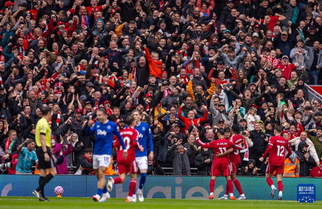 莱万：赛前准备中有很多地方没有做好；比赛场地简直像溜冰场（莱万直言：赛前准备问题不少，场地滑如溜冰场）