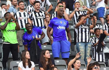 欧洲杯小组赛赛程公布，强队对决引关注（欧洲杯小组赛赛程出炉，豪门碰撞成焦点）