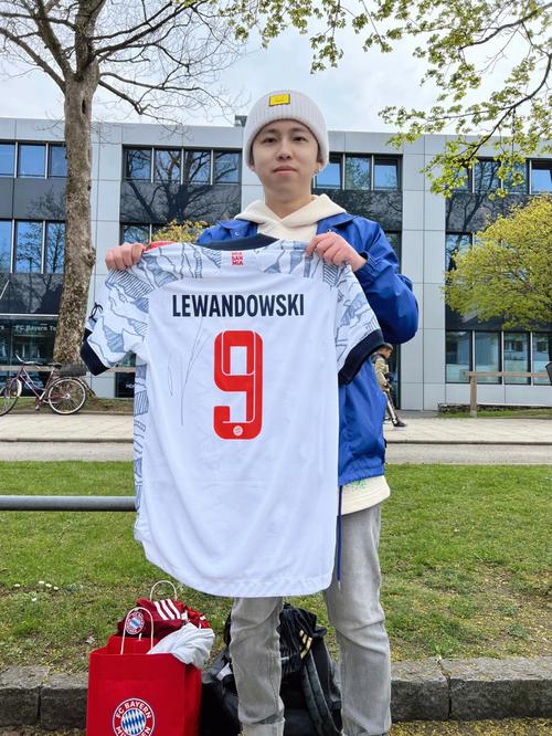 奥尔莫：巴萨更衣室氛围没变化，我们对弗里克的哲学充满信心（奥尔莫：巴萨更衣室氛围未变，球队对弗里克理念有信心）