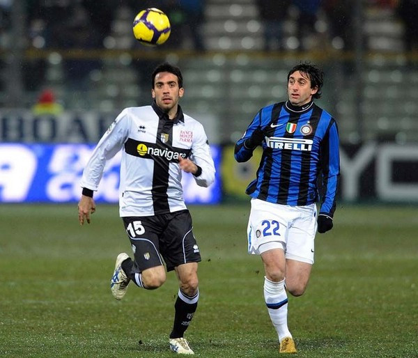 沈月录节目滚落山坡，王鹤棣救援未果（录制节目时沈月意外滚下山坡，王鹤棣营救未果）